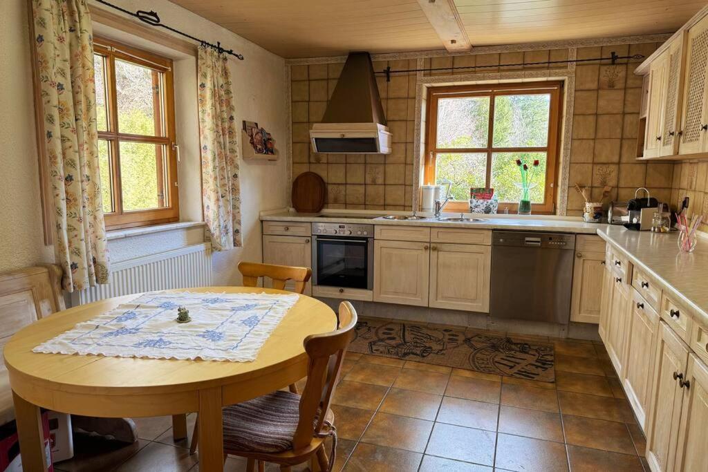 Romantisches Alpenchalet - Mit Sauna Und Kamin - Ruhig Und Zentral Bad Tölz Buitenkant foto